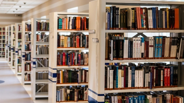  Trotz fortschreitender Digitalisierung haben Bibliotheken nichts von ihrer Bedeutung eingebüßt. An Universitäten oder Hochschulen...